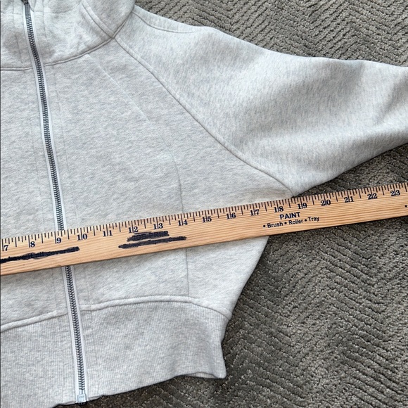 Lululemon Women’s Gray Zip-Up Hoodie - SCUBA CROPPED - Picture 11 of 12